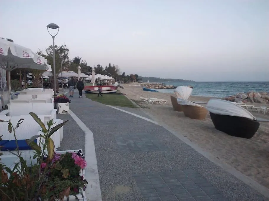 アパート Evridiki Home 90M From The Beach ニキティ