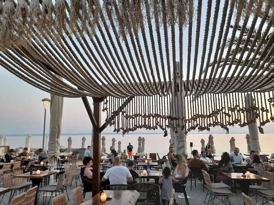 アパート Evridiki Home 90M From The Beach ニキティ